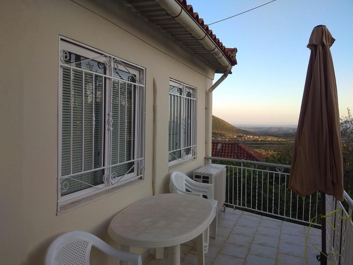 Vintage House With A Fantastic View Apartment Mavrommation Exterior photo
